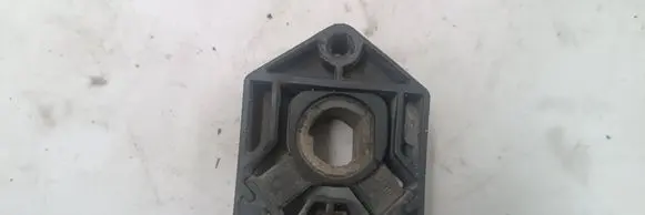 Radiator mount bracket