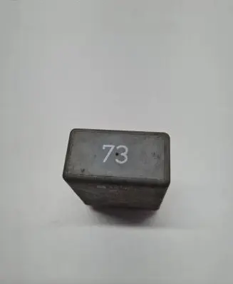 Volkswagen PASSAT B5 Alarm relay 443953233 895096 3056010A