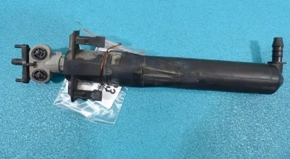 Windshield washer spray nozzle