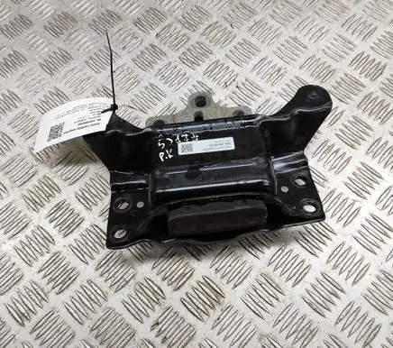 Volkswagen PASSAT B8 Engine mount bracket 5Q0199555BJ
