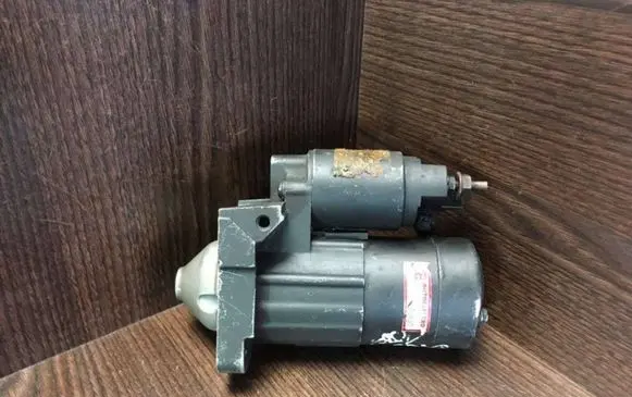 Renault Kangoo I Starter motor 7711135521 8200584685