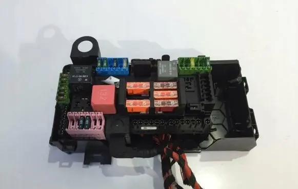 Mercedes-Benz E W213 Fuse module A2056942400