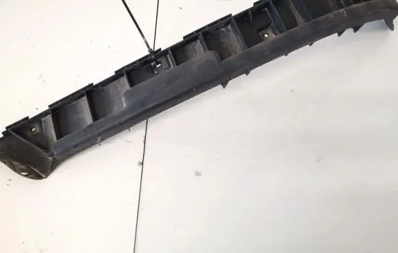 Front bumper mounting bracket