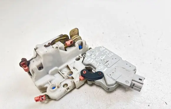 Nissan Primera Front door lock 82009