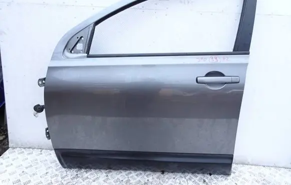Nissan Qashqai+2 Front door e2v