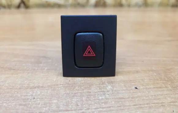 Volvo XC70 Hazard light switch 9123685 10W444