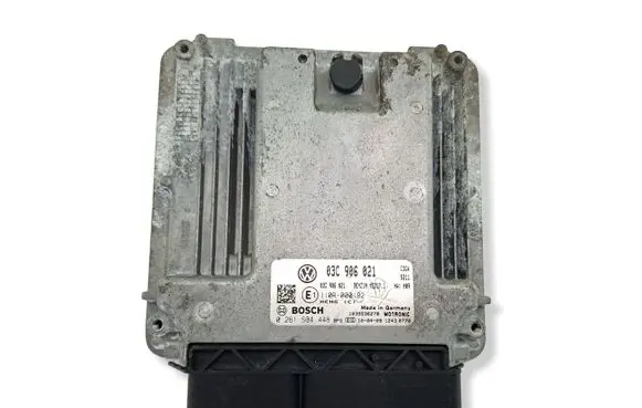 Volkswagen PASSAT B6 Engine control unit/module 03C906021 0261S04448