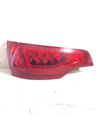 Tailgate rear/tail lights
