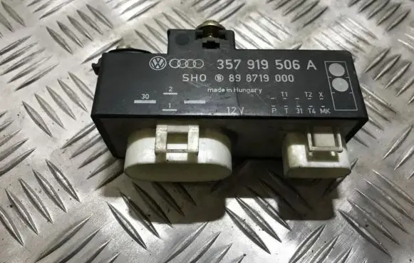 Volkswagen Golf III Coolant fan relay 357919506a 898719000