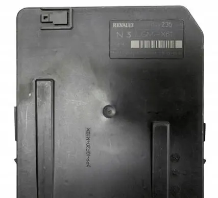 Renault Kangoo I Fuse module 8201044235