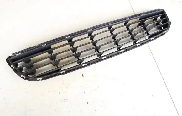 Opel Zafira B Front bumper lower grill 13124978