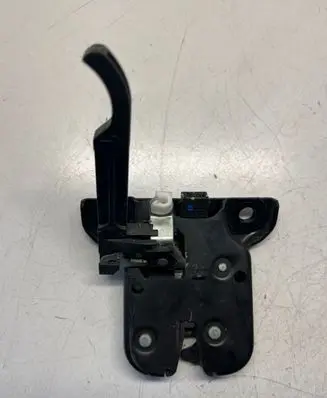 Audi A3 S3 8P Tailgate/trunk/boot lock/catch/latch 8P3827469A