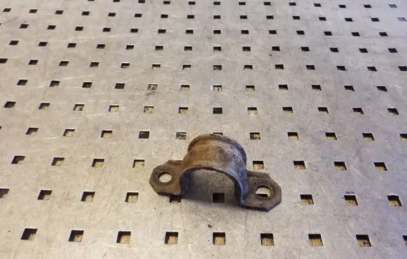 Nissan X-Trail T31 Sway bar bush bracket, rear 