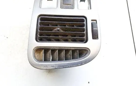 Toyota Avensis T220 Dash center air vent grill 5566120220 55661-20220