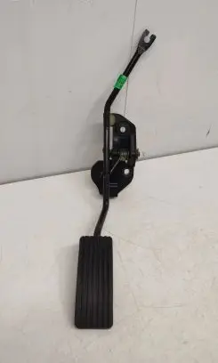 Hyundai i20 (PB PBT) Accelerator throttle pedal 327001j100