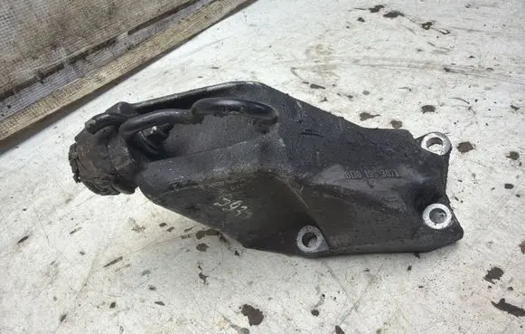 Audi A4 S4 B5 8D Engine mounting bracket 8D0199307L