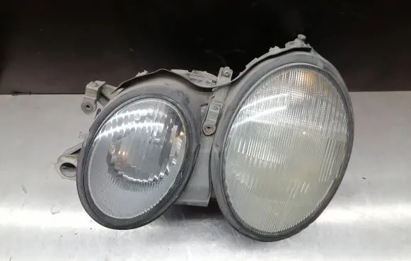 Mercedes-Benz CLK A208 C208 Headlight/headlamp 147551