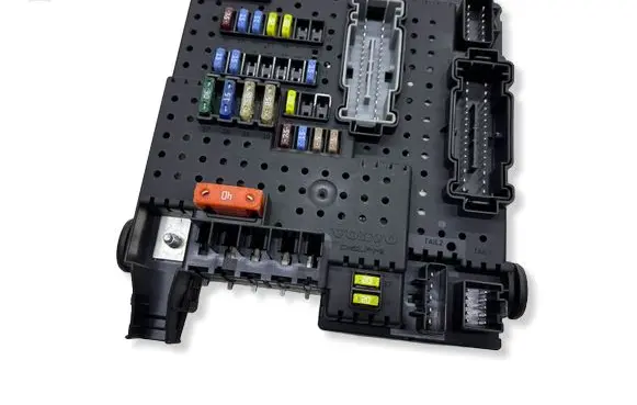 Volvo XC70 Fuse module 30728512