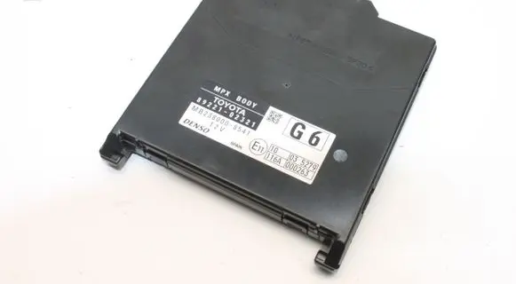 Toyota Auris E180 Other devices 8922102321