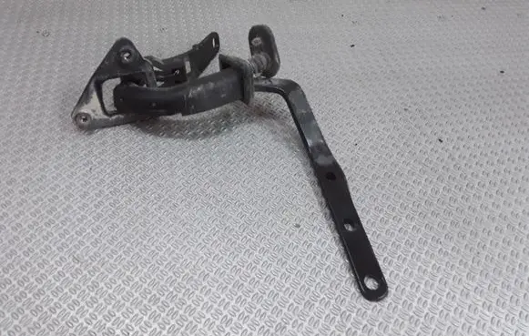 Volvo V70 Tailgate/trunk/boot hinge 8643158