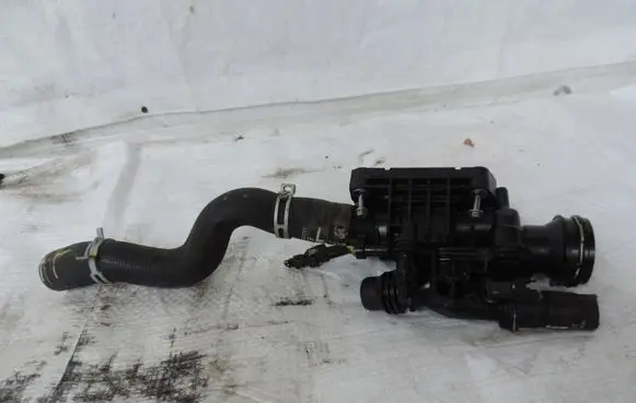 Opel Grandland X Thermostat housing 9812113780
