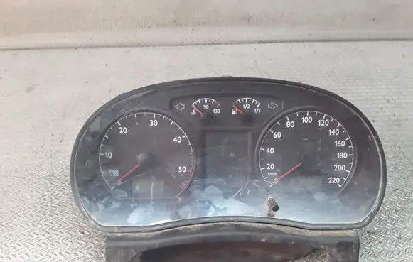 Volkswagen Polo Speedometer (instrument cluster)