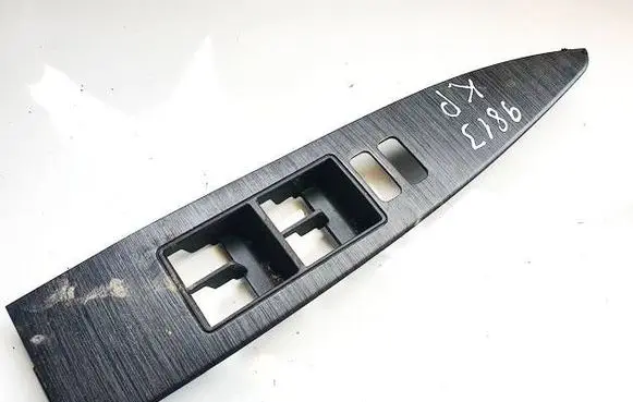 Toyota Avensis T270 Front door window switch trim 7423205200 74232-05200