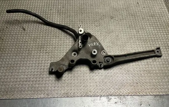 Opel Vivaro Engine mounting bracket 93455374 648606762R
