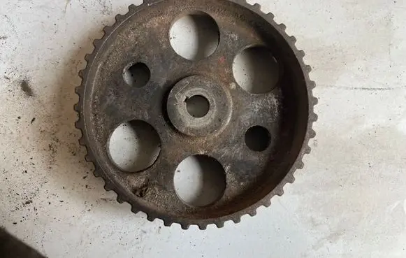 Volkswagen Golf II Fuel pump gear (pulley) 068130111B