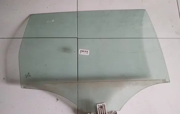 Volkswagen PASSAT B6 Rear door window glass AS2