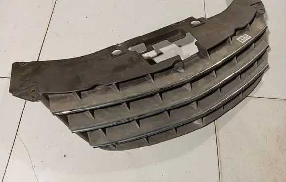 Chrysler Sebring (JS) Front grill 0YW36TRMAB