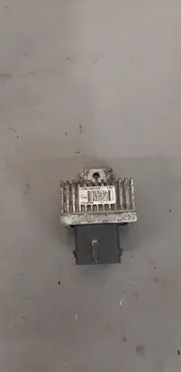 Mercedes-Benz C W204 Glow plug pre-heat relay 110678071R