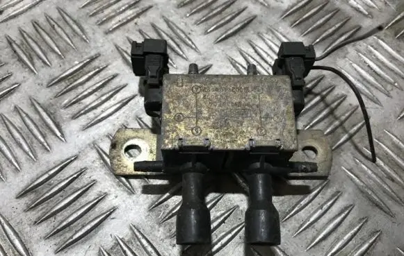 Mercedes-Benz C W202 Turbo solenoid valve 0025400697