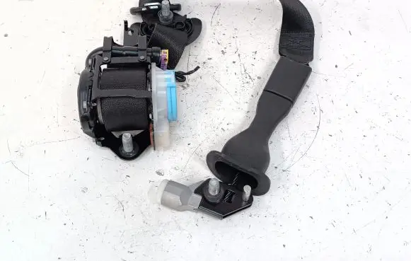 Opel Insignia B Front seatbelt 23465047 565485871