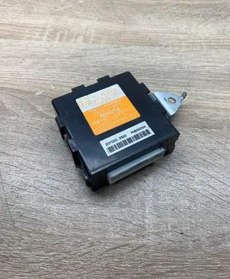 Toyota Corolla Verso AR10 Alarm control unit/module 081900F810