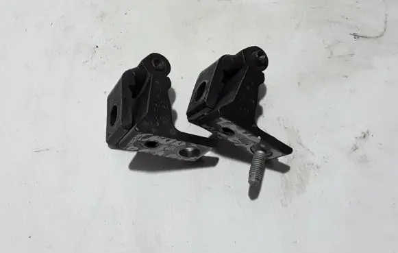 Volkswagen Touareg III Front door upper hinge 4M0831403E
