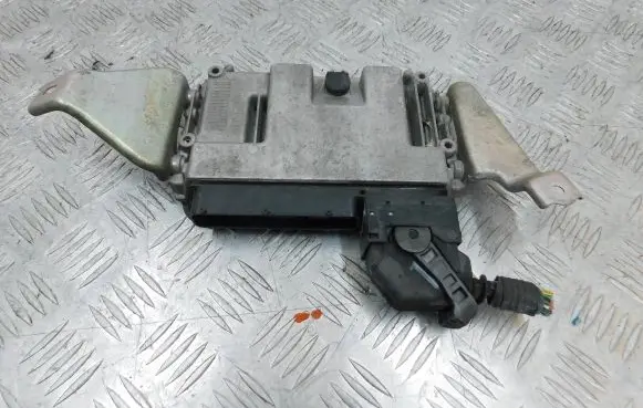 Toyota Yaris Engine control unit/module 896610U110 0261S16773 1039T01475