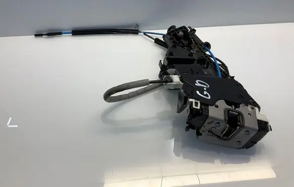 Mercedes-Benz GLK (X204) Rear door lock A2047304035 2047304035