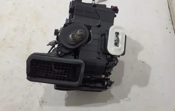 Renault Captur II Interior heater climate box assembly 272704839R