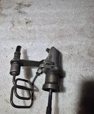 BMW 5 E60 E61 Clutch slave cylinder 6642