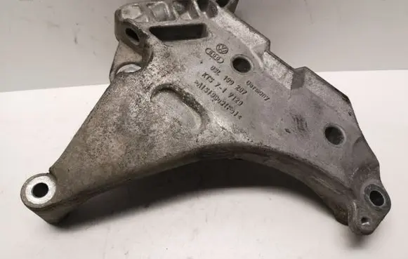 Volkswagen PASSAT B7 Engine mounting bracket 03L199207