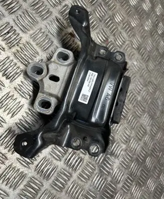 Engine mount bracket