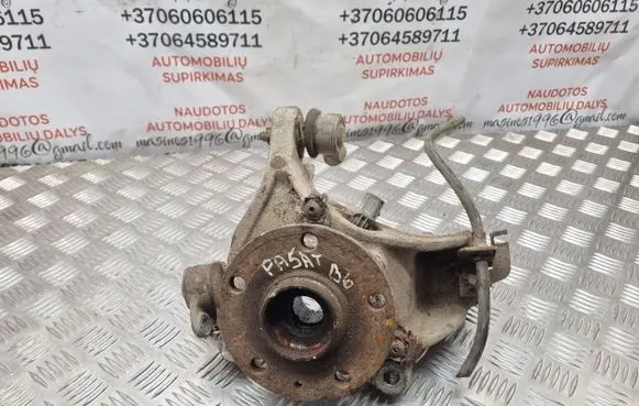 Volkswagen PASSAT B6 Front wheel hub spindle knuckle 3C0407258F