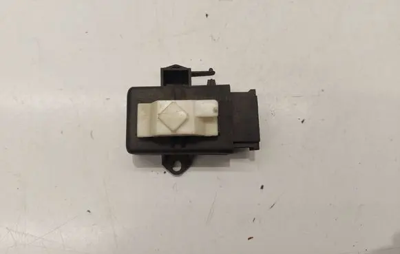 Volkswagen Golf V Seat heating relay 1Z0959772B