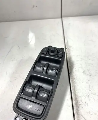 Volvo V50 Electric window control switch 30773210