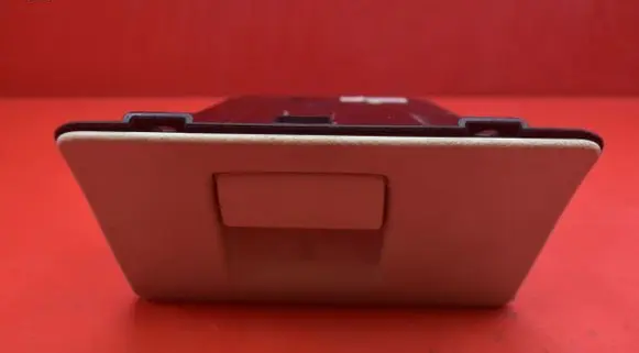 Glove box