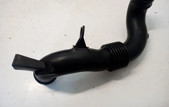 Renault Master III Air intake hose/pipe 165550972R