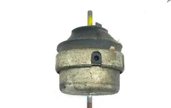 Volkswagen PASSAT B5.5 Engine mount bracket