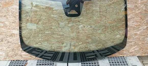 Volvo XC90 Front windscreen/windshield window 32368713