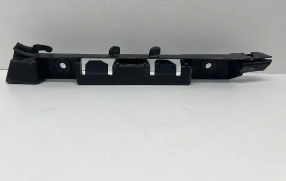 BMW 7 E65 E66 Fender mounting bracket 7135575